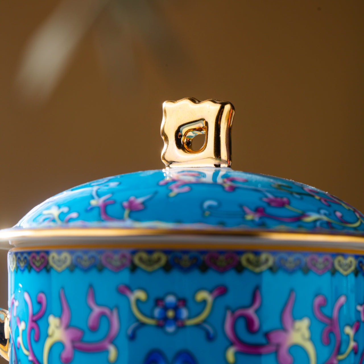 皇家藍琺瑯彩龍紋馬克杯，帶蓋，18.60 液體盎司/550毫升