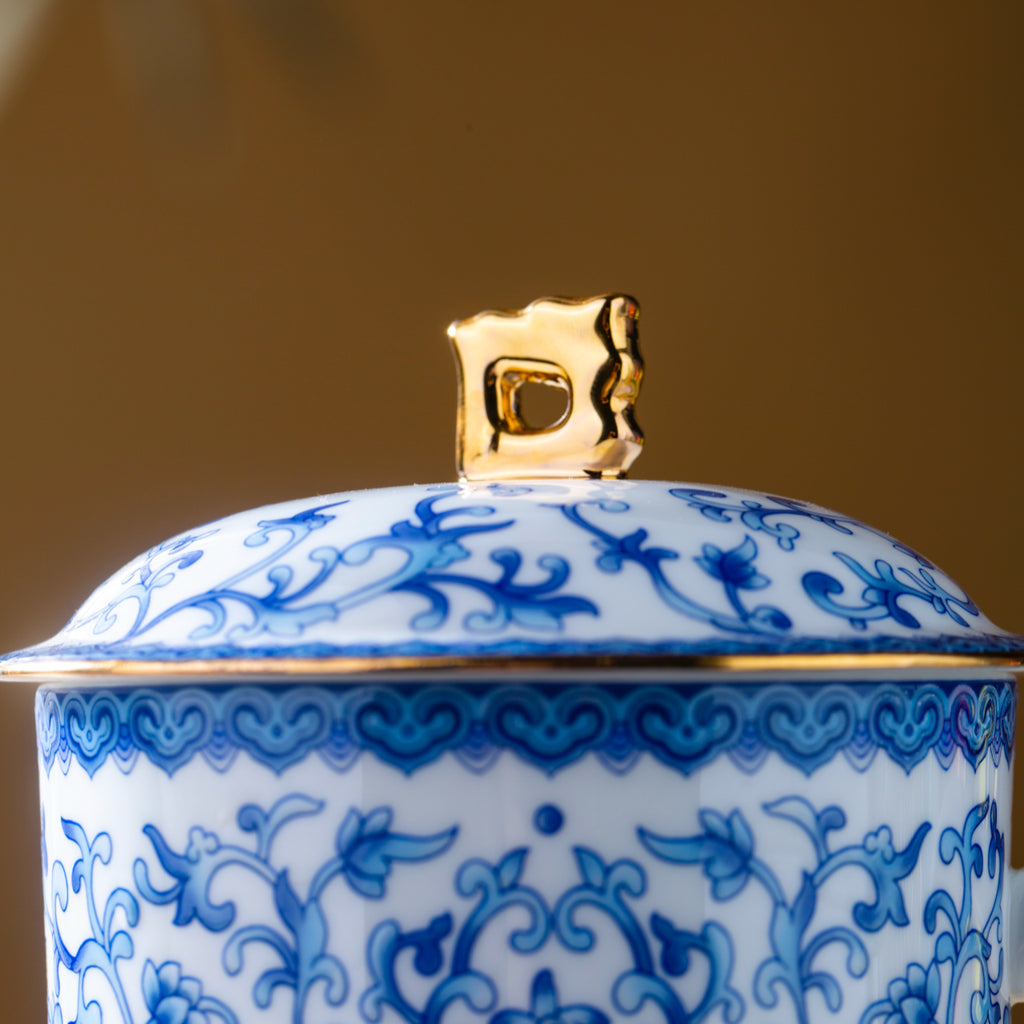 帝王龍紋馬克杯，附蓋，經典藍白瓷，18.60 液體盎司/550毫升