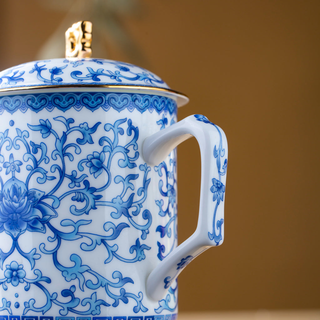 帝王龍紋馬克杯，附蓋，經典藍白瓷，18.60 液體盎司/550毫升