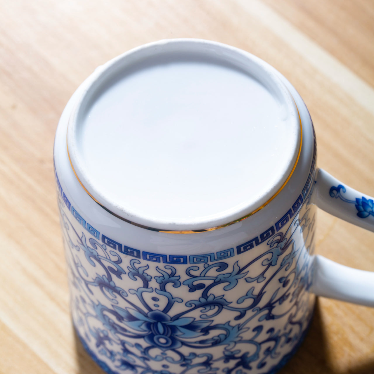 帝王龍紋馬克杯，附蓋，經典藍白瓷，18.60 液體盎司/550毫升