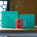 紅色琺瑯彩繪帝王龍紋馬克杯，有蓋，容量 550 毫升（18.60 液體盎司） 