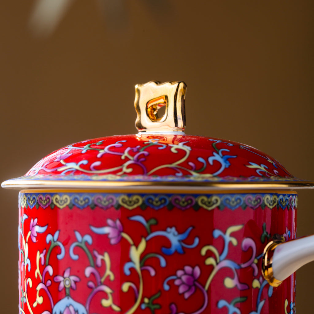 紅色琺瑯彩繪帝王龍紋馬克杯，有蓋，容量 550 毫升（18.60 液體盎司） 