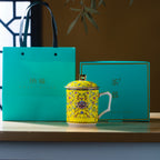 帝王龍紋帶蓋馬克杯，帝王黃琺瑯材質，容量 550 毫升（18.60 液體盎司） 