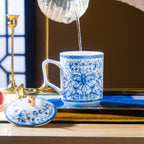 帝王龍紋馬克杯，附蓋，經典藍白瓷，18.60 液體盎司/550毫升