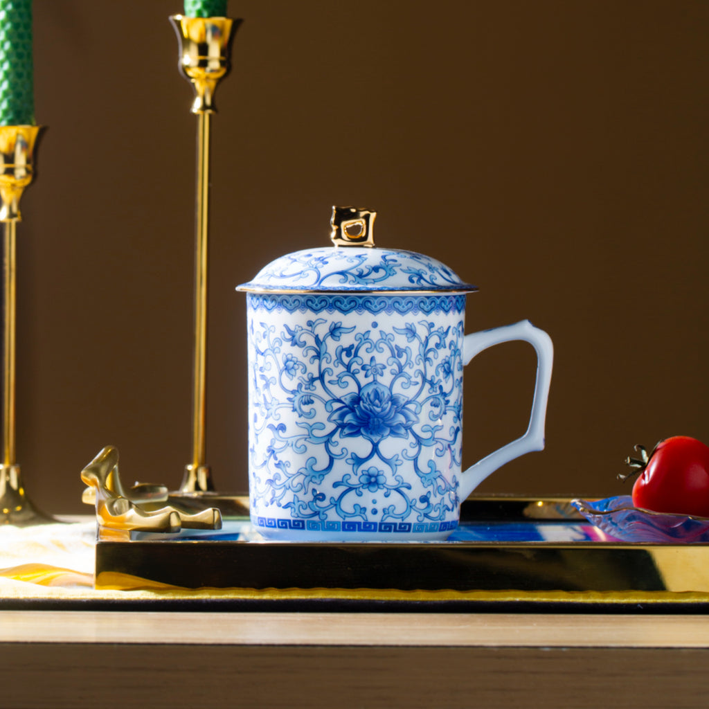 帝王龍紋馬克杯，附蓋，經典藍白瓷，18.60 液體盎司/550毫升