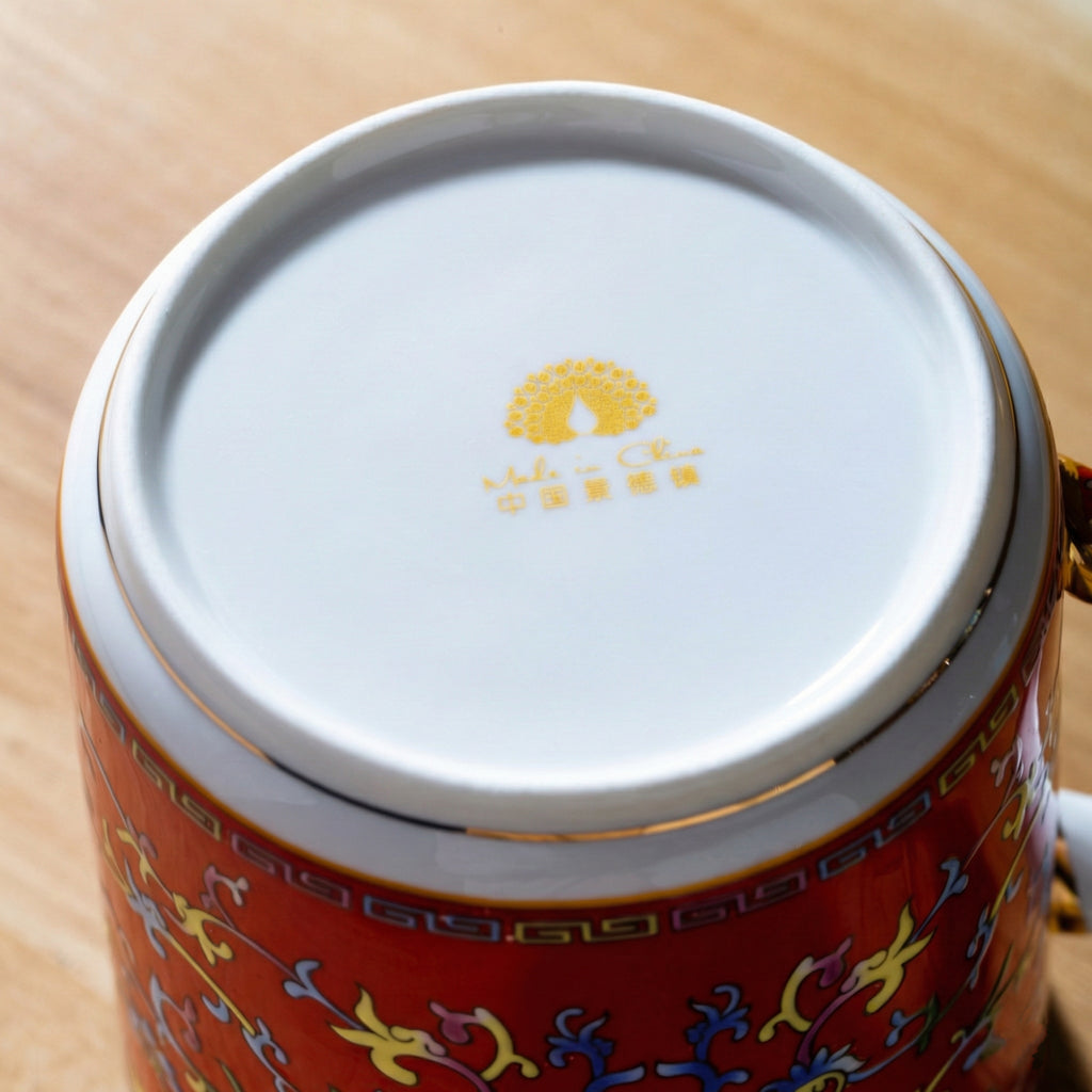 紅色琺瑯彩繪帝王龍紋馬克杯，有蓋，容量 550 毫升（18.60 液體盎司） 