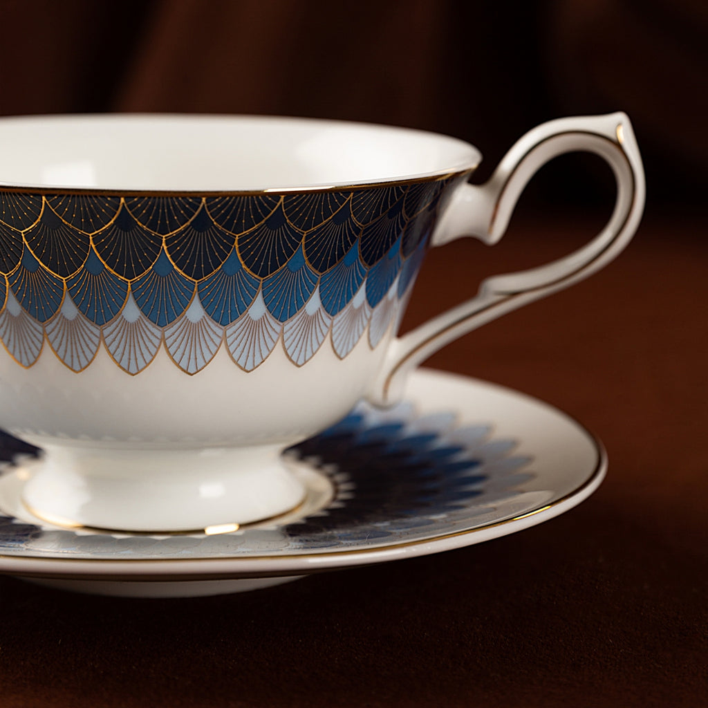 鎏金孔雀羽毛紋杯碟套裝，含勺，骨瓷，7.44 液體盎司（220毫升）