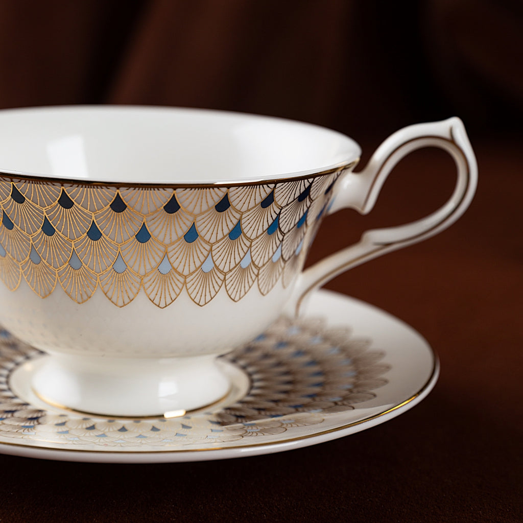 鎏金孔雀羽毛紋杯碟套裝，含勺，骨瓷，7.44 液體盎司（220毫升）