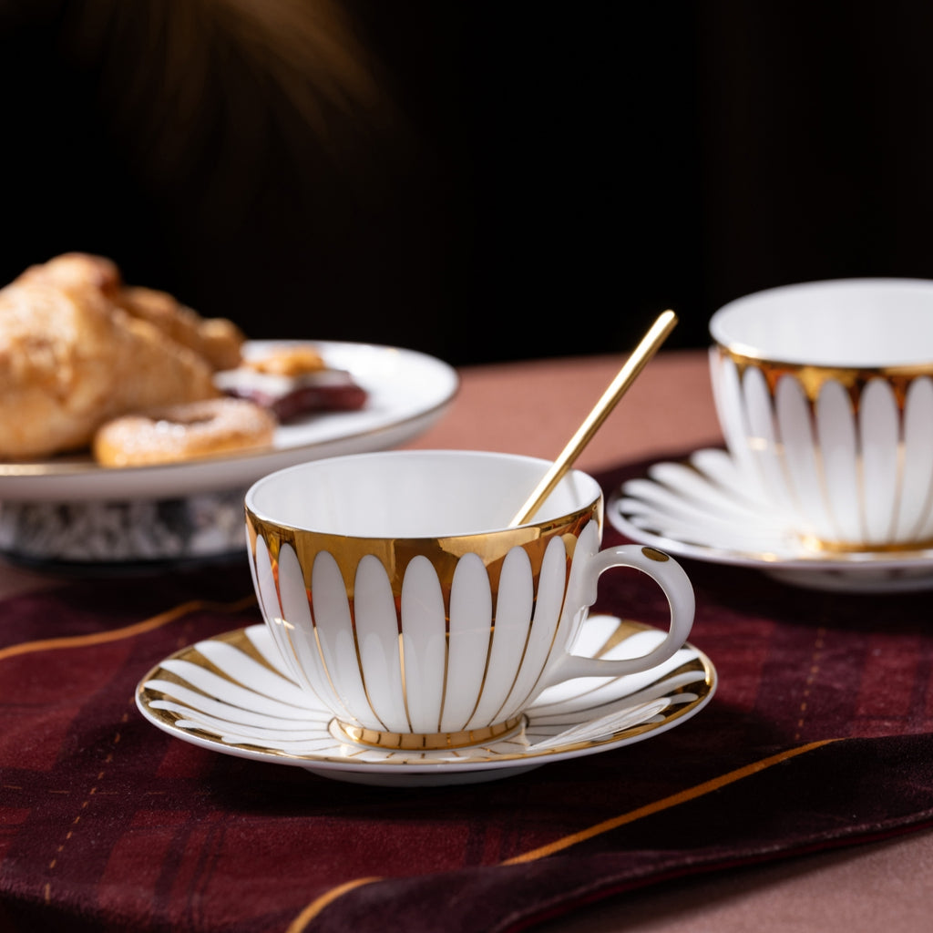 向日葵骨瓷杯碟套裝，6.76 液盎司（200毫升） 